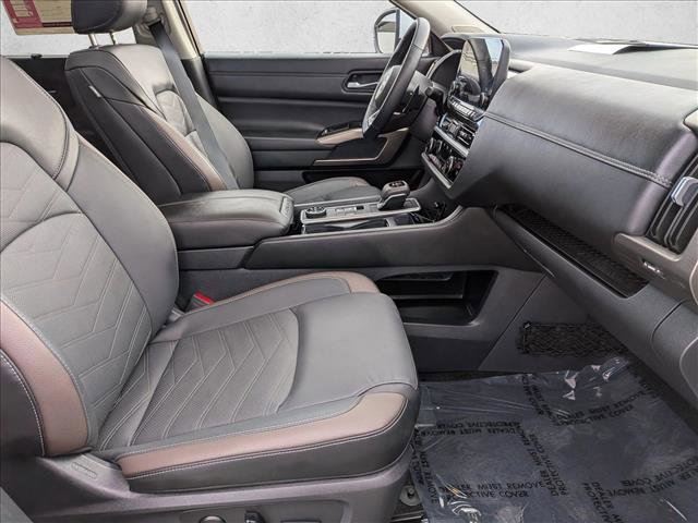 Used 2025 Nissan Pathfinder Platinum w/ Cargo Package image 23