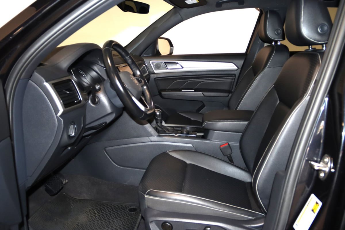 Used 2020 Volkswagen Atlas Cross Sport SEL image 33