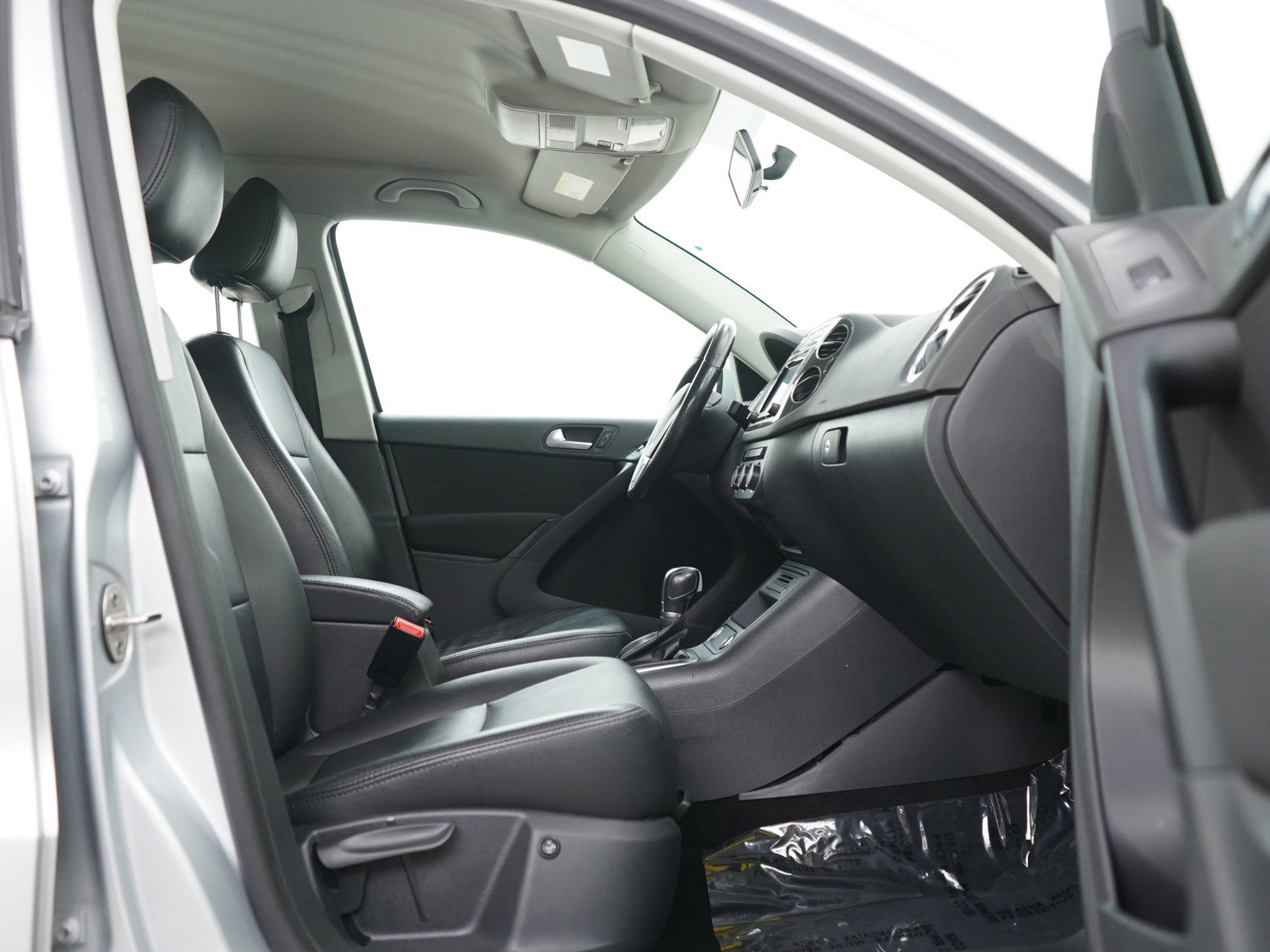 Used 2017 Volkswagen Tiguan S FWD image 11