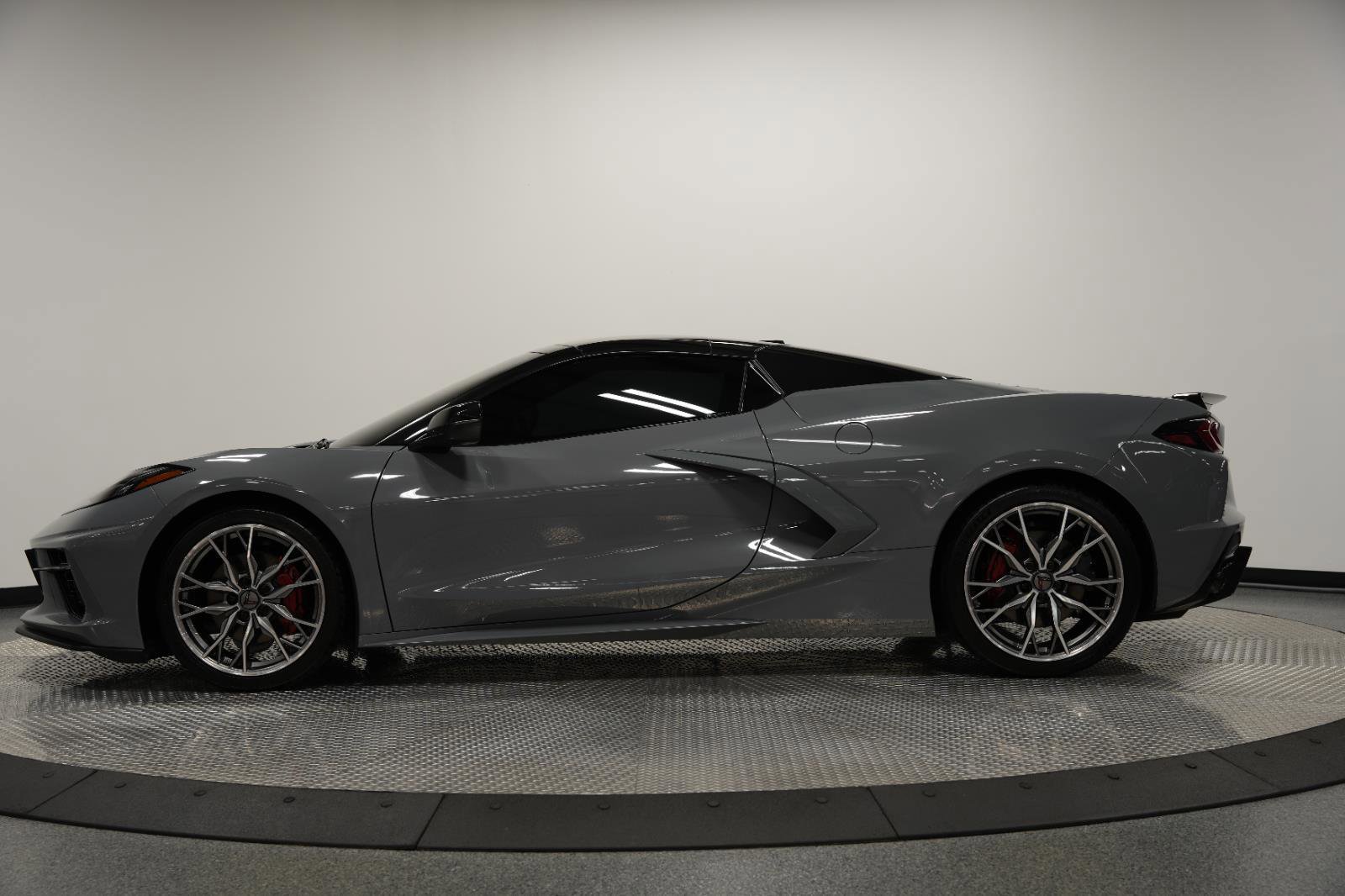 Used 2024 Chevrolet Corvette Stingray Premium Conv w/ Stealth Interior Trim Package image 4
