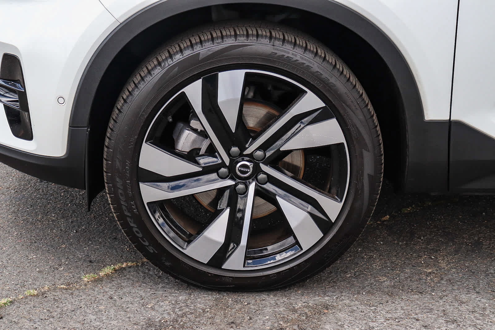 Used 2023 Volvo XC40 B5 Ultimate AWD/4WD image 14