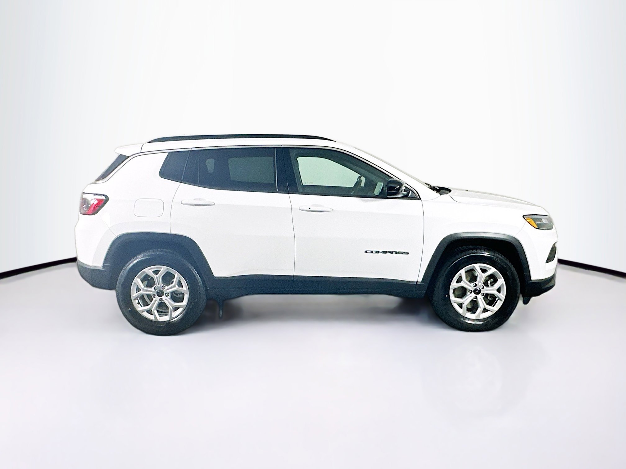 Used 2025 Jeep Compass Latitude image 10