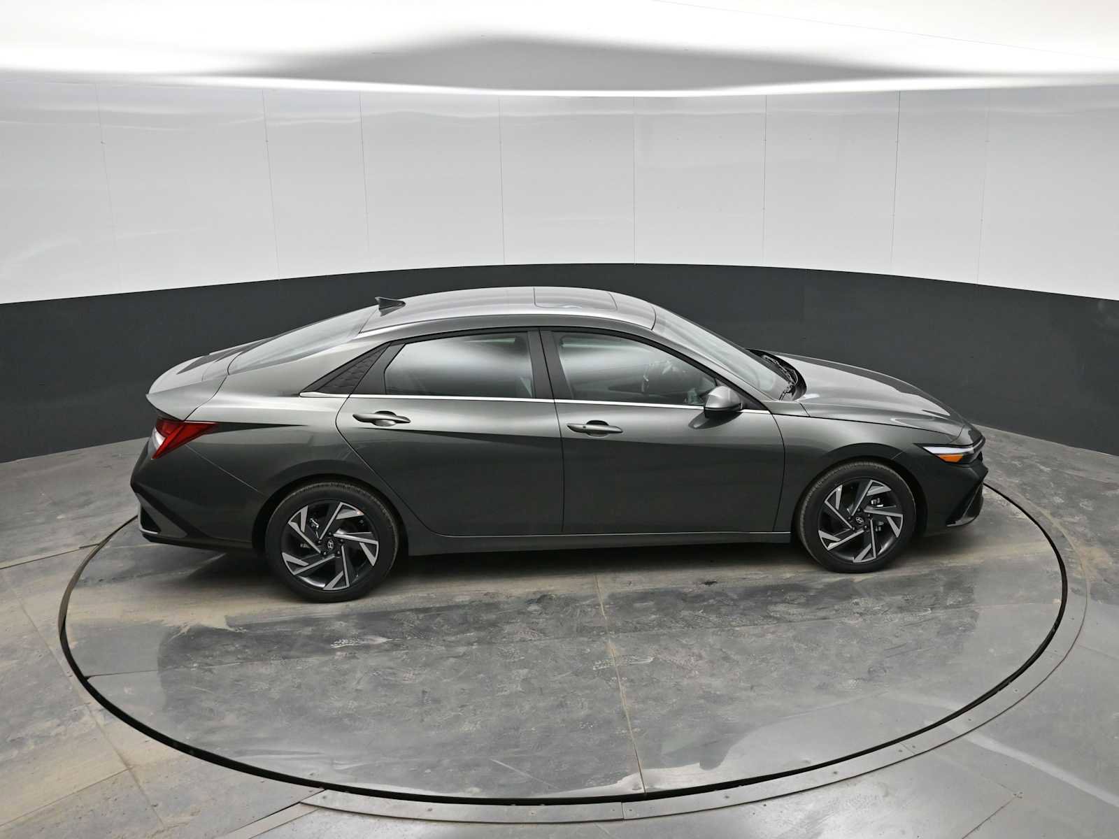 New 2026 Hyundai Elantra Limited image 30