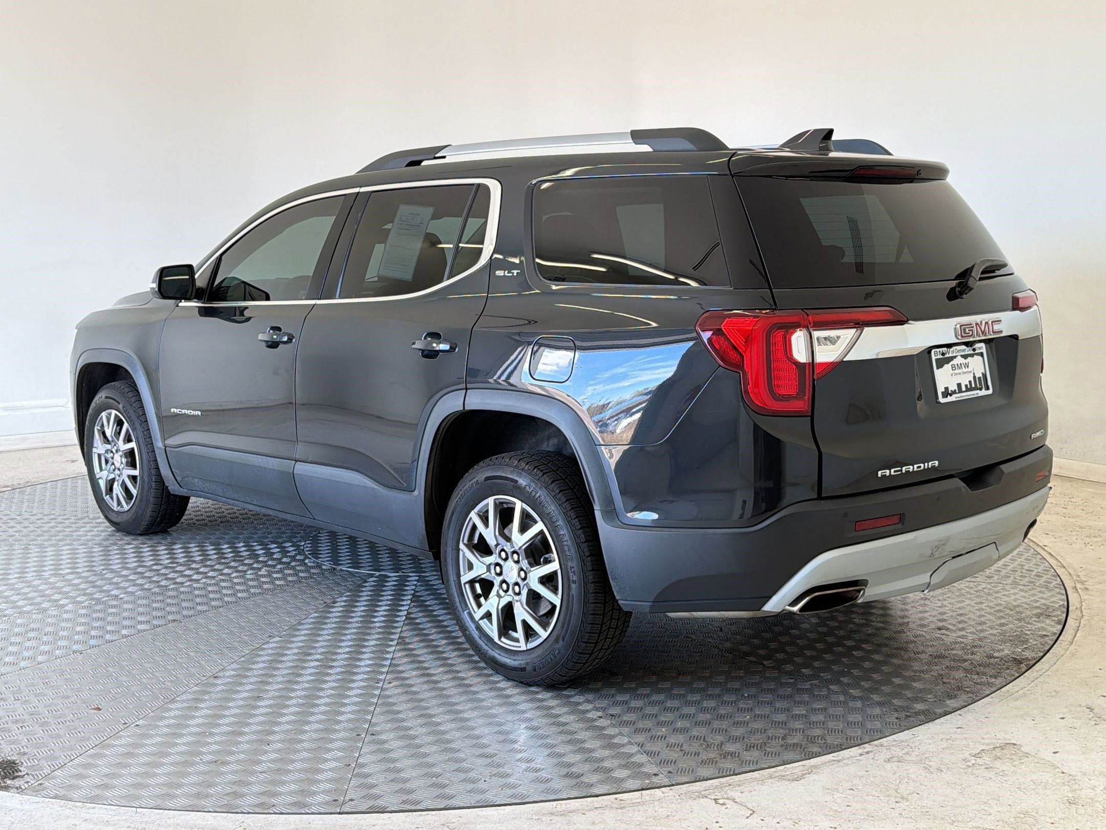 Used 2020 GMC Acadia SLT w/ Driver Alert Package II image 3