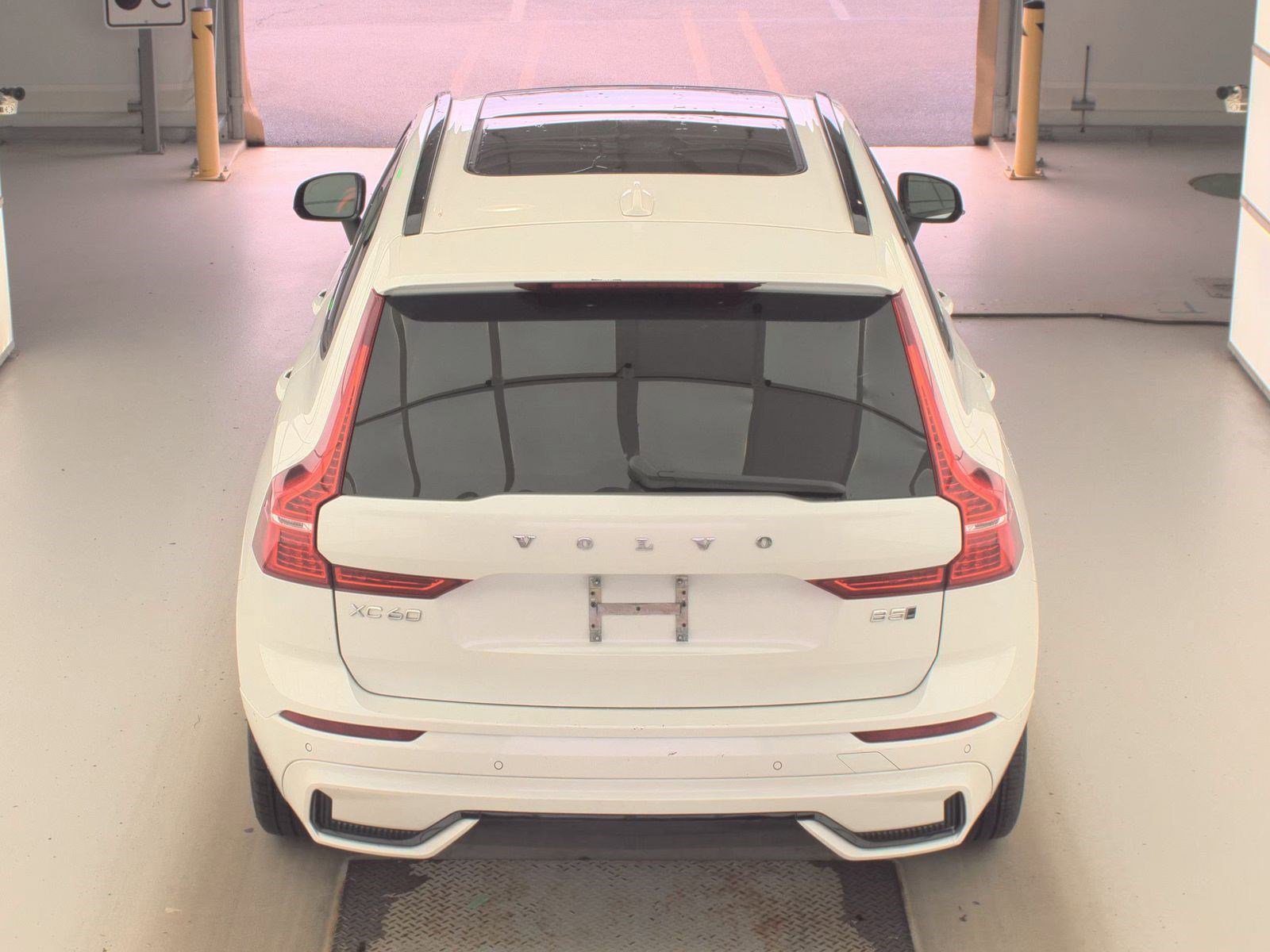 Used 2023 Volvo XC60 B5 Plus w/ Climate Package image 4