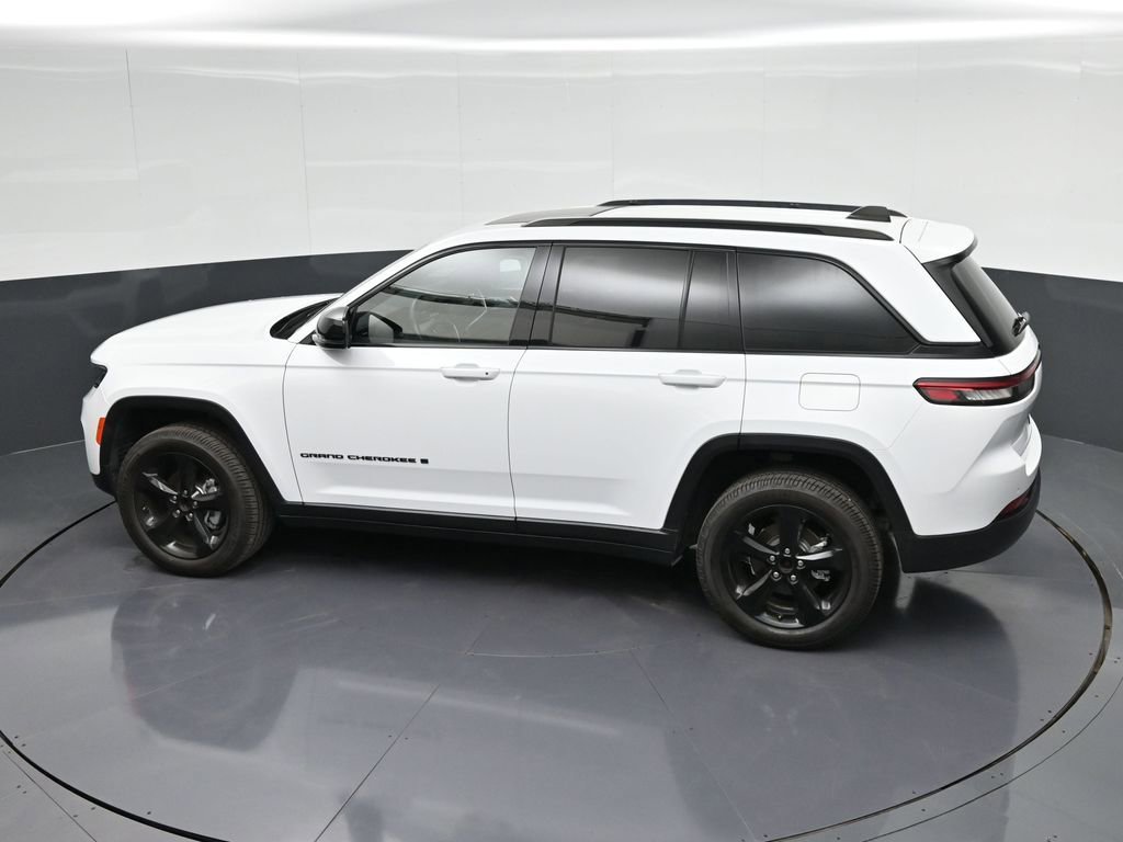 Used 2022 Jeep Grand Cherokee Altitude RWD image 37