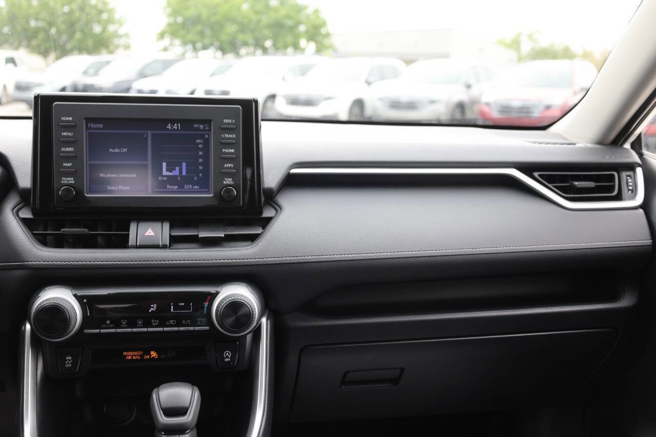 Used 2019 Toyota RAV4 LE AWD/4WD image 24