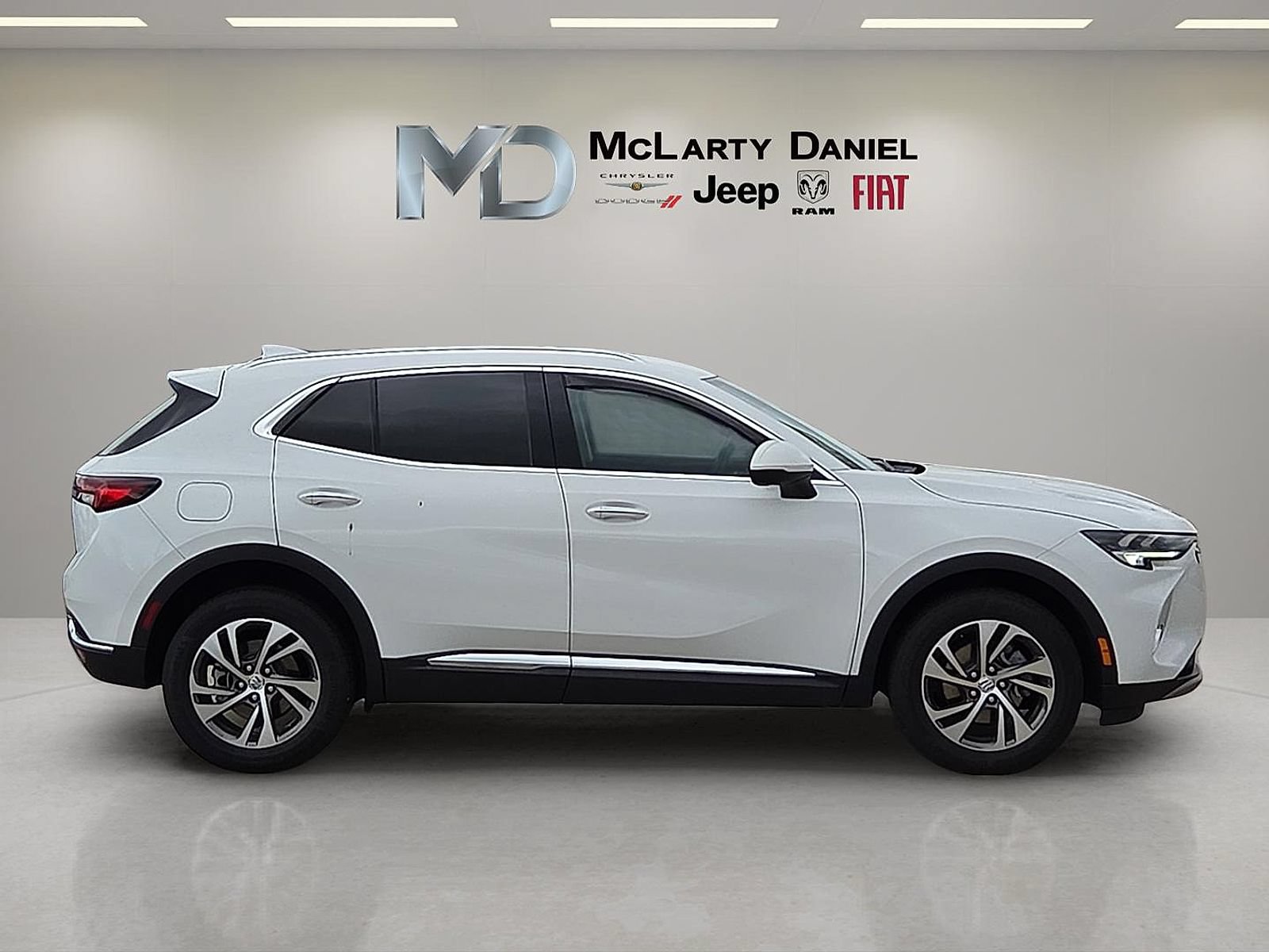 Used 2023 Buick Envision Essence AWD/4WD image 6