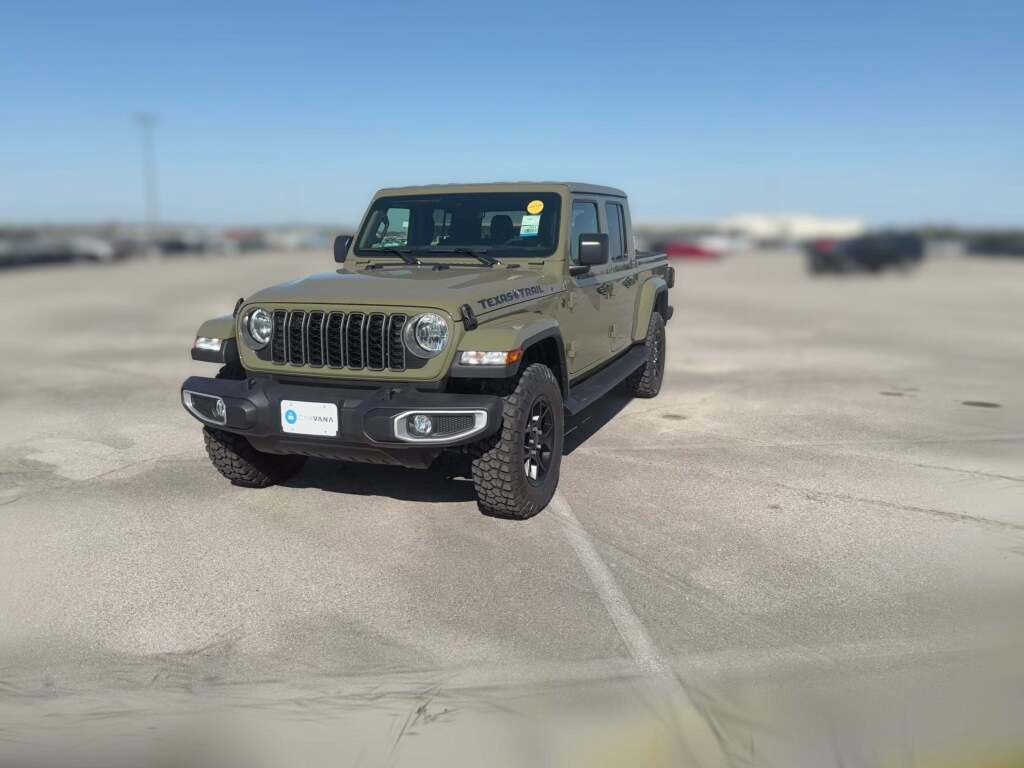 New 2025 Jeep Gladiator Sport image 3