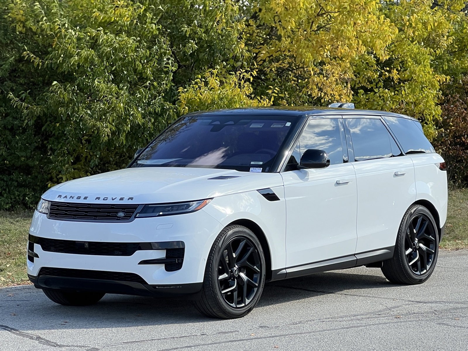 Used 2023 Land Rover Range Rover Sport SE image 1