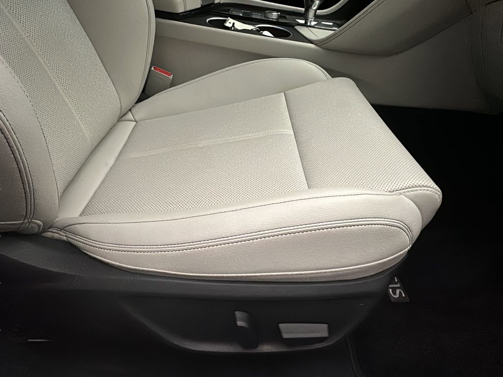 Certified 2025 Genesis G70 2.5T AWD/4WD image 16
