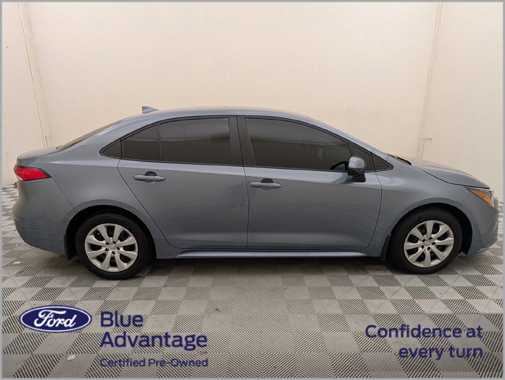 Used 2025 Toyota Corolla LE FWD image 2
