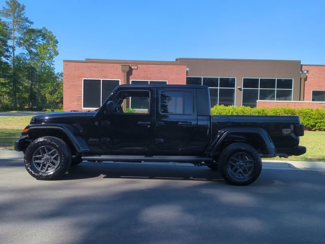 Used 2024 Jeep Gladiator Sport AWD/4WD image 10