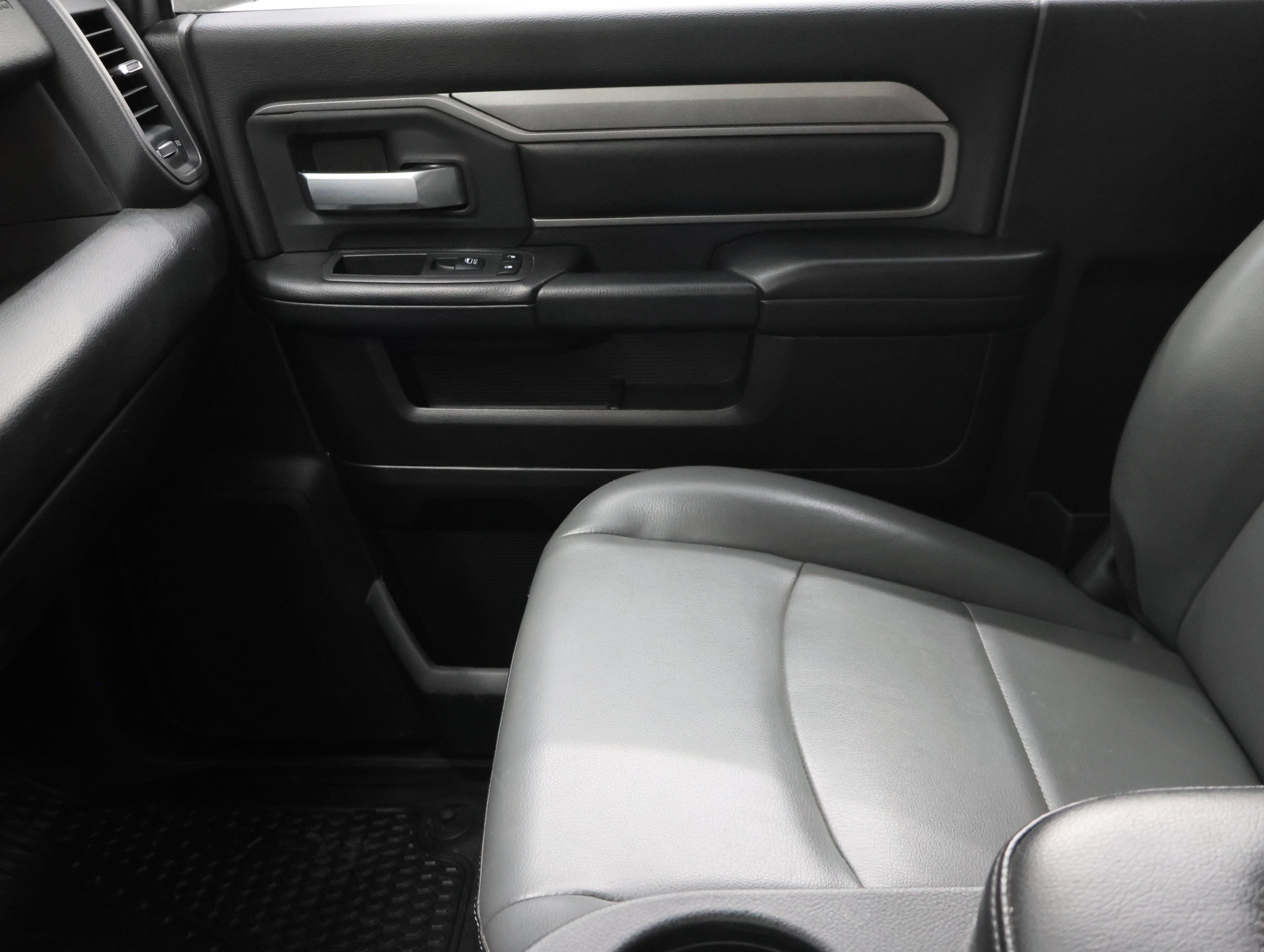 Used 2019 RAM 3500 Tradesman w/ Chrome Appearance Group AWD/4WD image 12