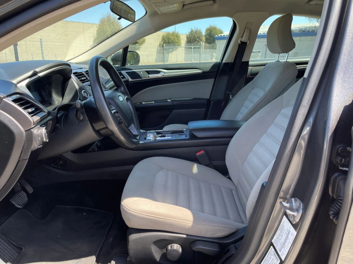 Used 2017 Ford Fusion S FWD image 9