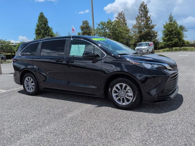 Certified 2026 Toyota Sienna LE FWD image 2