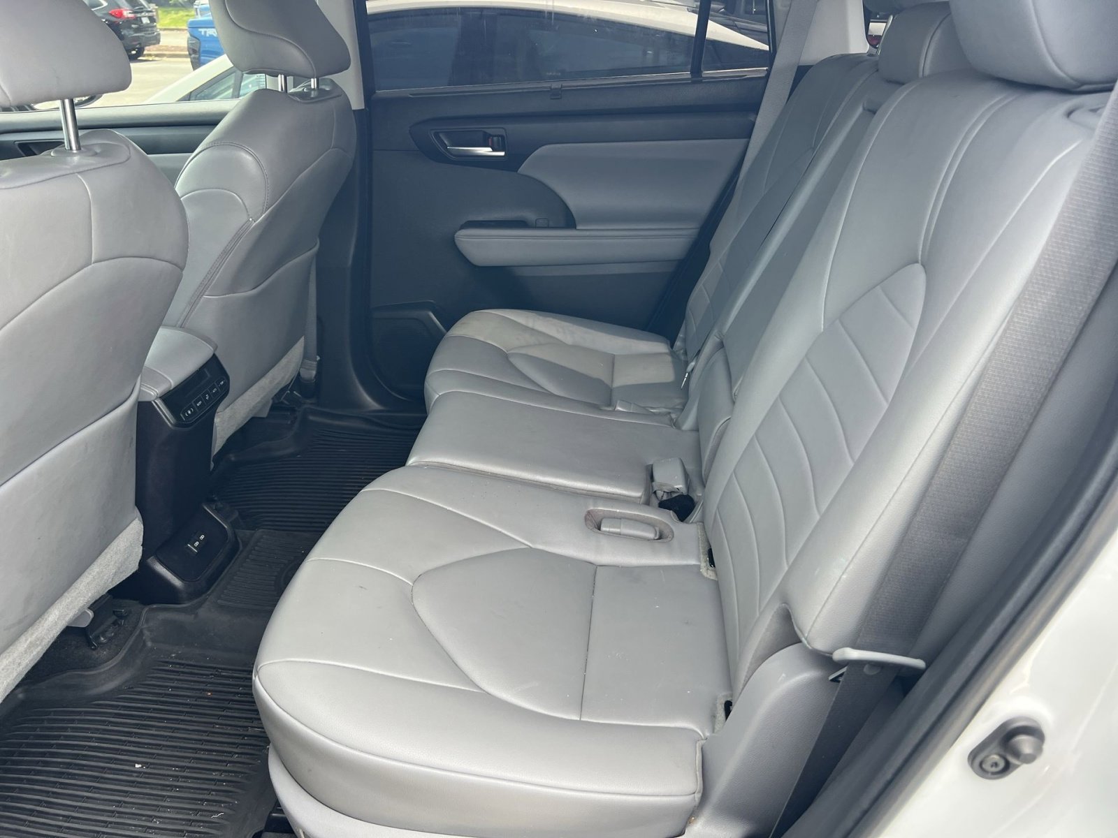 Used 2023 Toyota Highlander XLE FWD image 21
