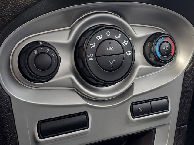 Used 2015 Ford Fiesta SE image 17