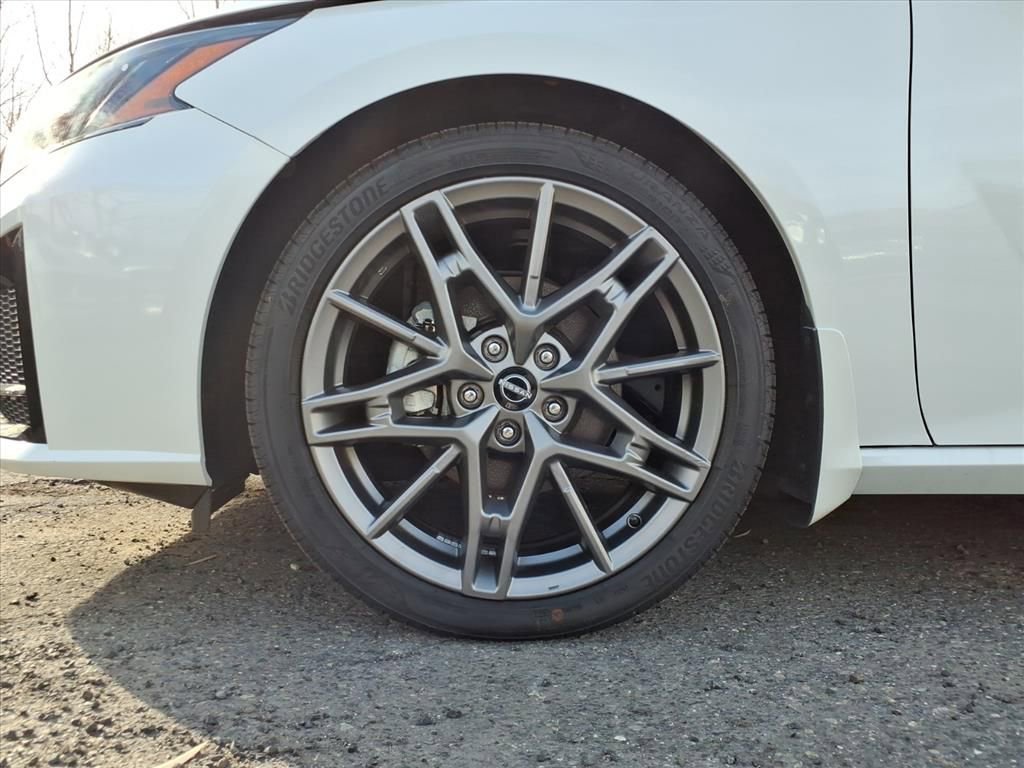 Used 2024 Nissan Altima 2.0 SR image 9