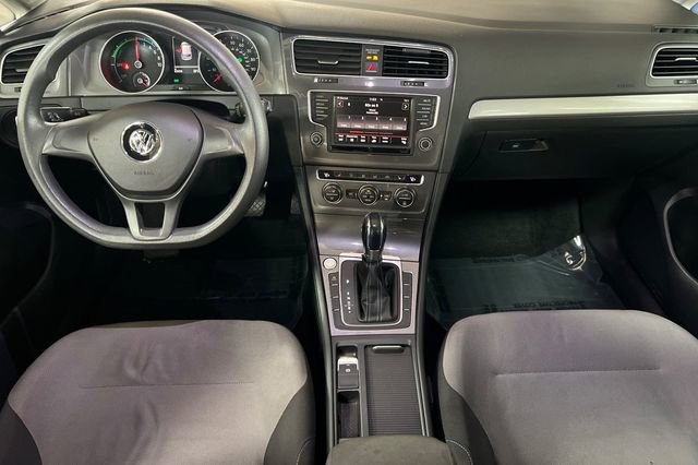 Used 2016 Volkswagen e-Golf SE image 16