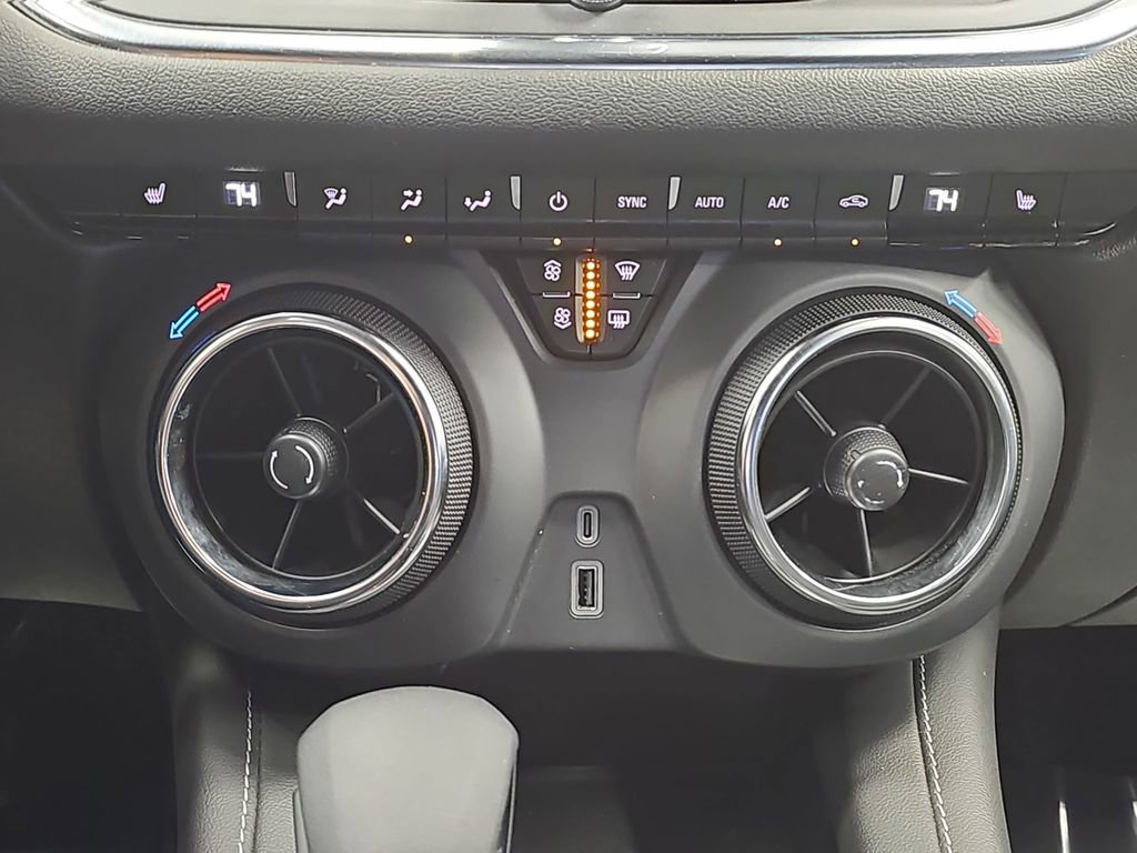 Used 2025 Chevrolet Blazer LT FWD image 23