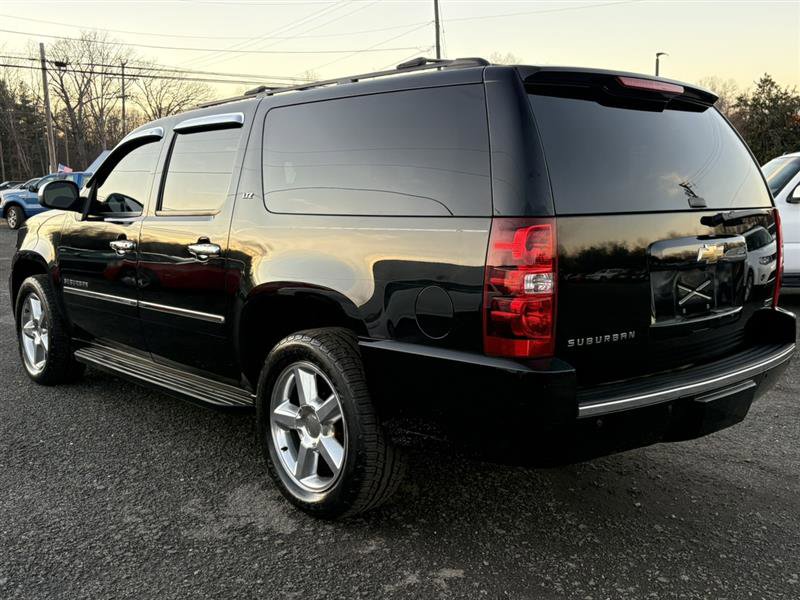 Used 2010 Chevrolet Suburban LTZ image 3