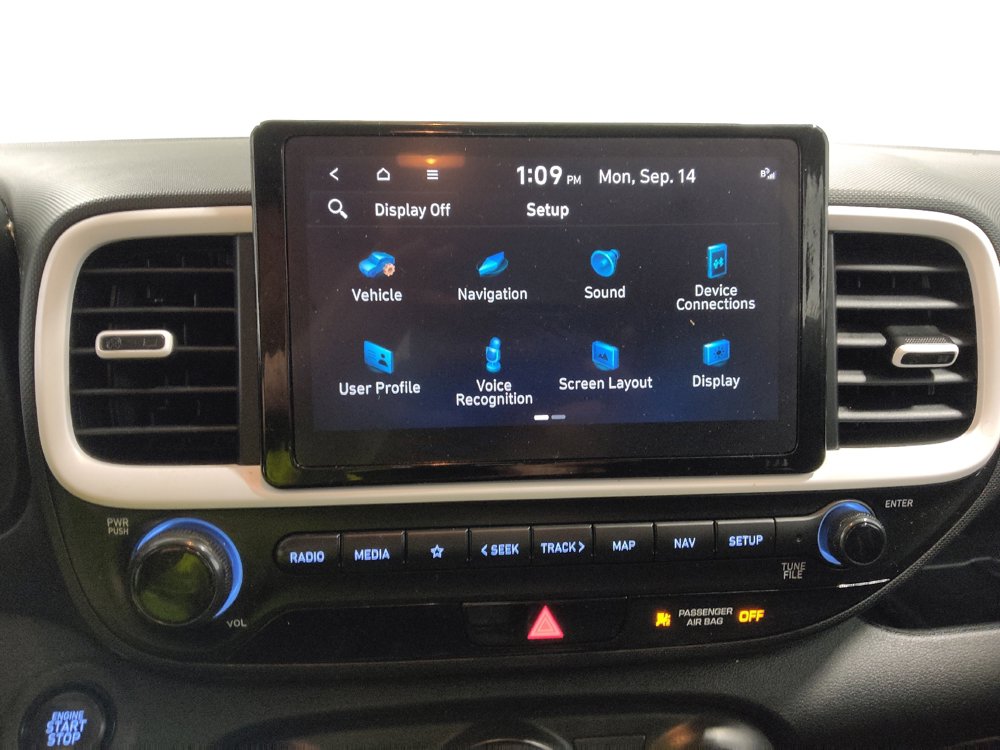 Used 2025 Hyundai Venue Limited FWD image 25
