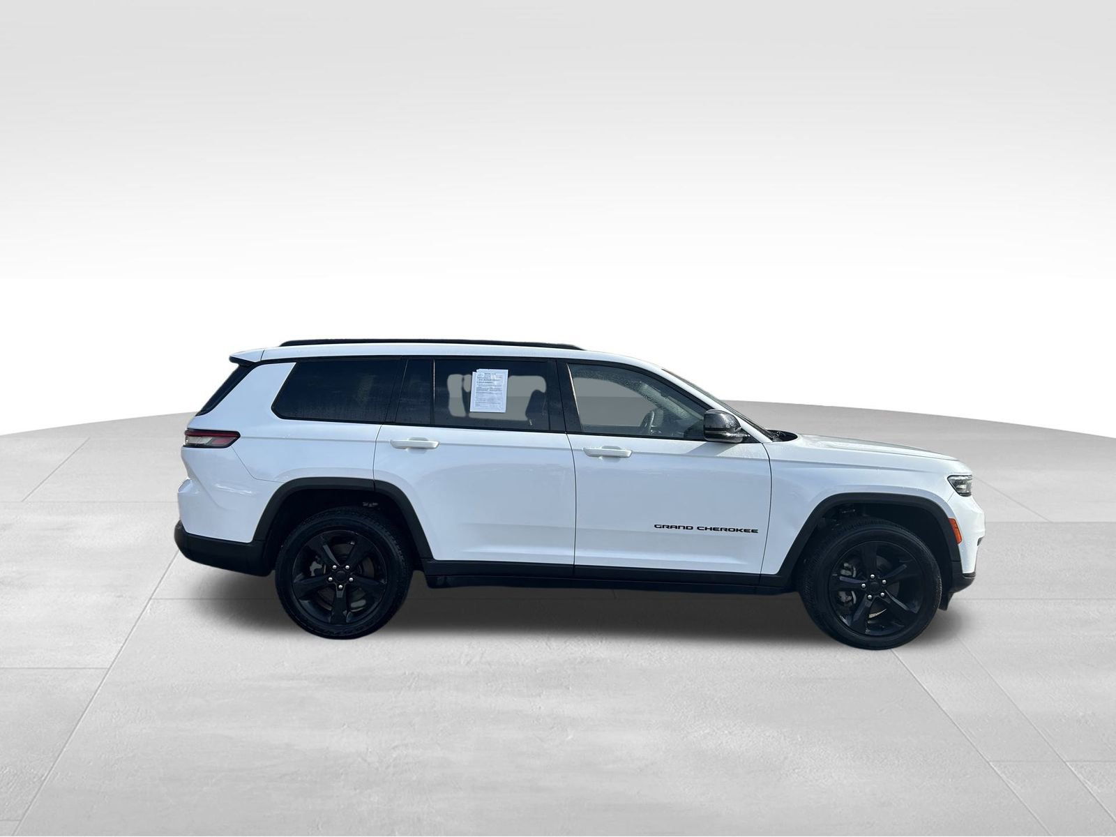 Used 2023 Jeep Grand Cherokee L Laredo image 7