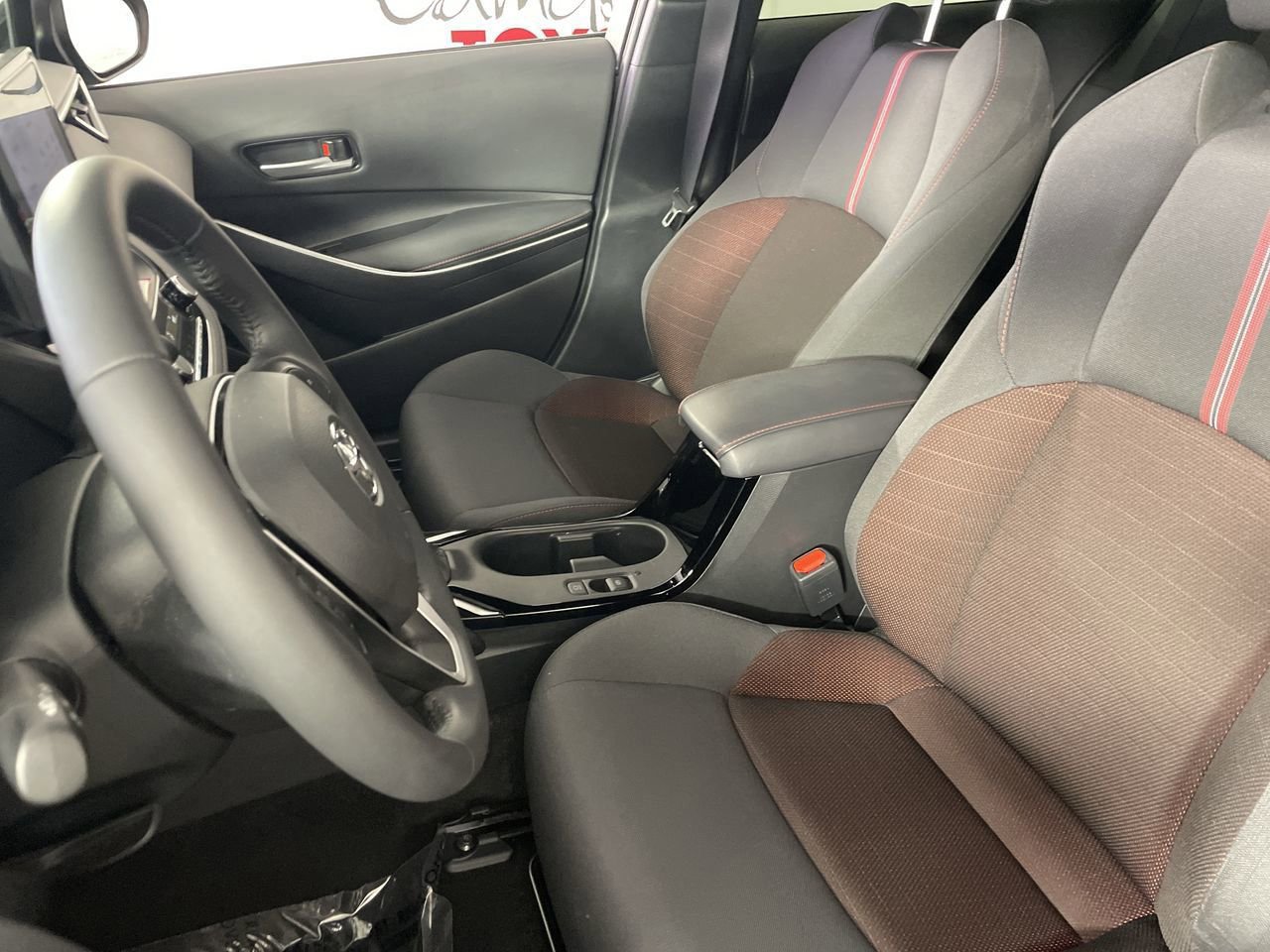 Used 2025 Toyota Corolla SE w/ Convenience Package image 21