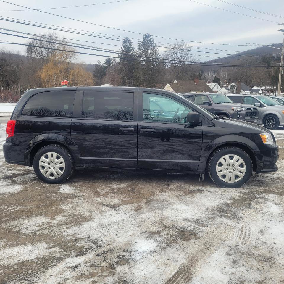 Used 2019 Dodge Grand Caravan SE w/ UConnect Hands-Free Group image 9