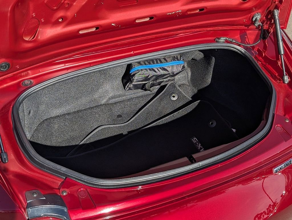 Used 2020 MAZDA MX-5 Miata Club w/ Appearance Package RWD image 17