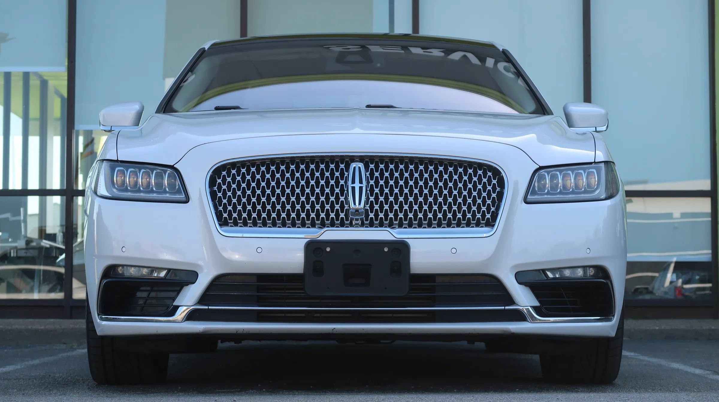 Used 2018 Lincoln Continental Reserve w/ Rear-seat Package FWD image 3