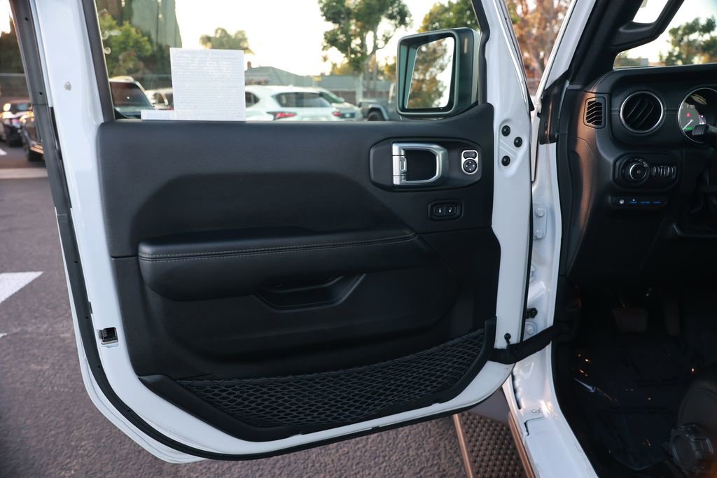 Used 2021 Jeep Wrangler Unlimited Sahara w/ Cold Weather Group AWD/4WD image 18