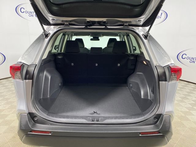 Used 2019 Toyota RAV4 LE AWD/4WD image 6