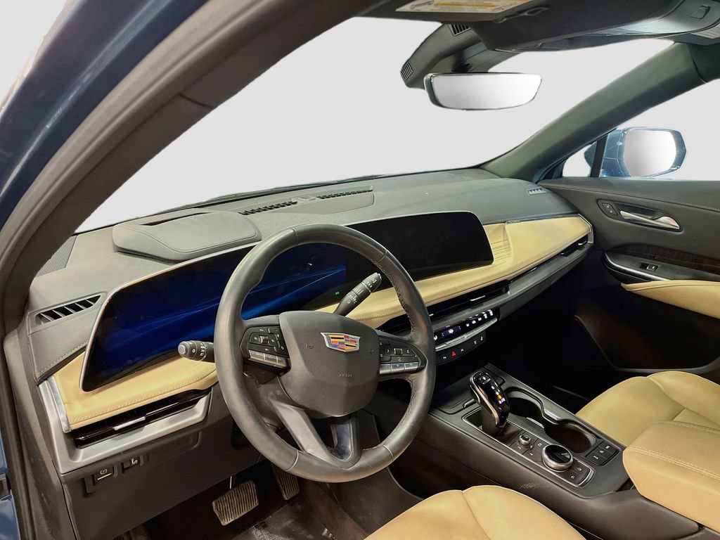 Used 2025 Cadillac XT4 Premium Luxury w/ Technology Package AWD/4WD image 9