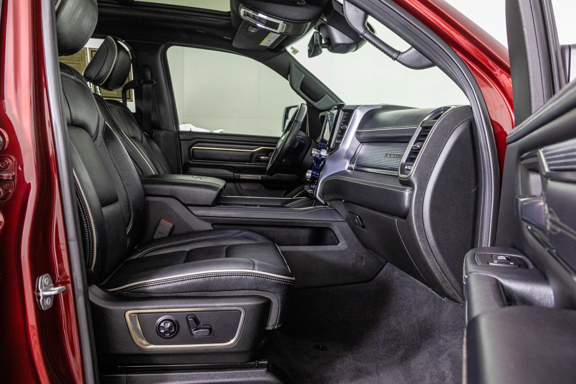 Used 2019 RAM 1500 Limited w/ Advanced Safety Group AWD/4WD image 49