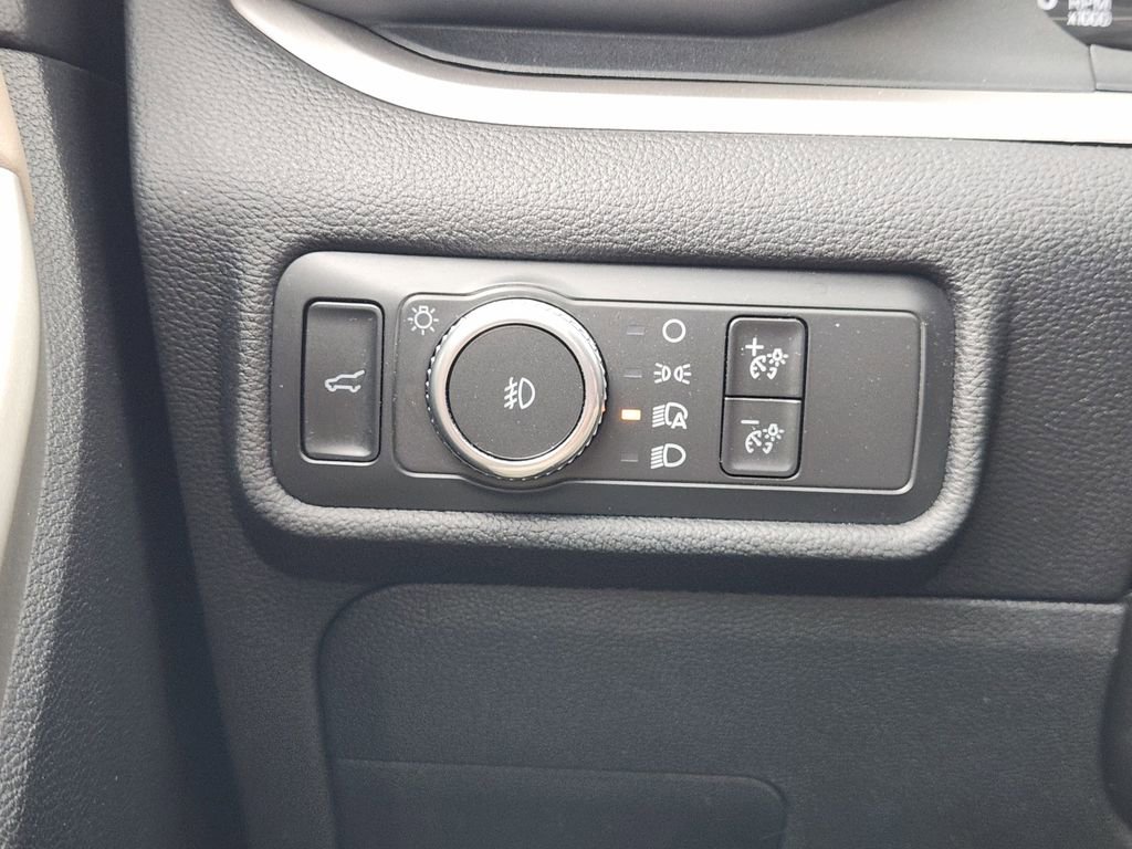 Used 2021 Ford Explorer XLT w/ Equipment Group 202A image 21