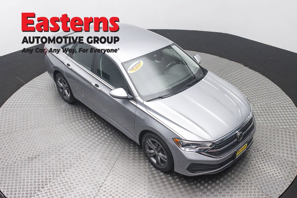 Used 2024 Volkswagen Jetta SE FWD image 3