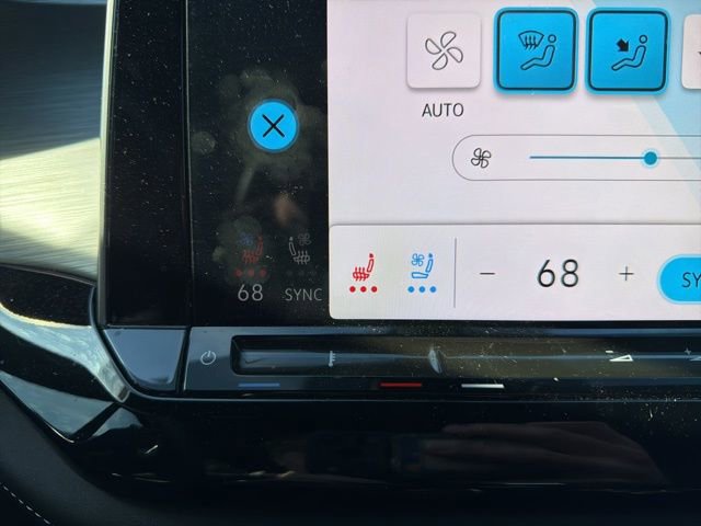 Used 2024 Volkswagen Atlas Cross Sport SE image 31