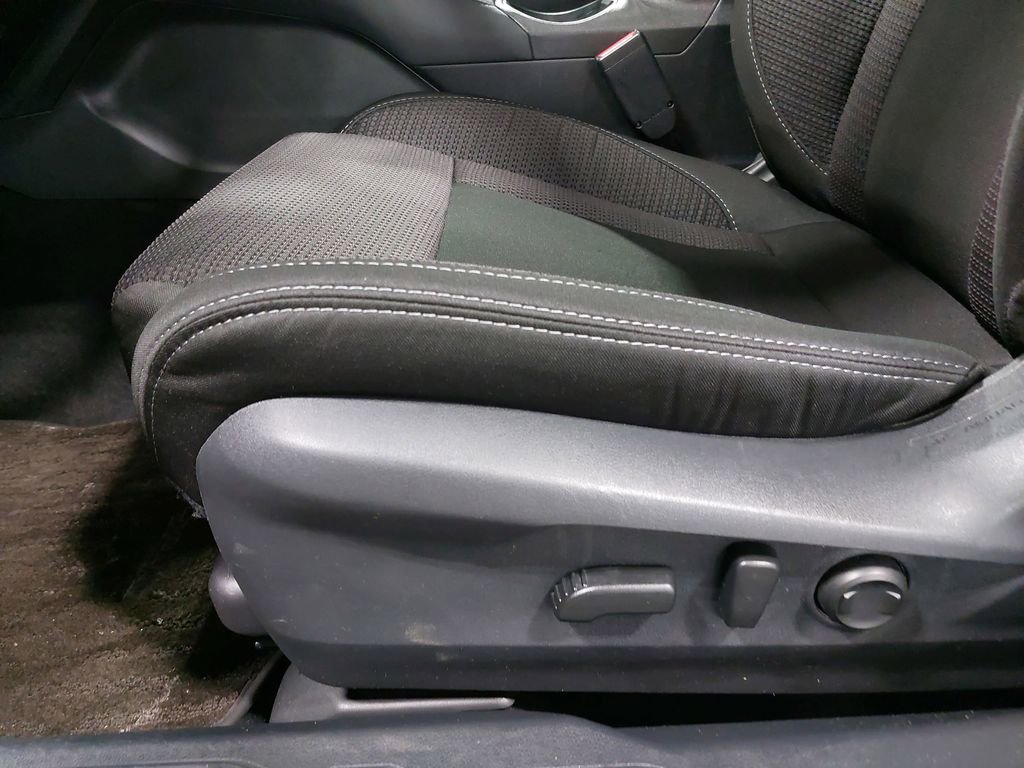 Used 2025 Subaru Outback Premium AWD/4WD image 30