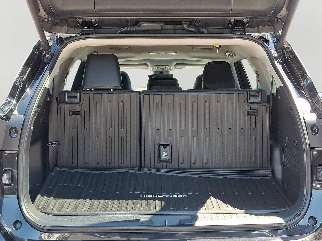Used 2024 Toyota Highlander XLE AWD/4WD image 28