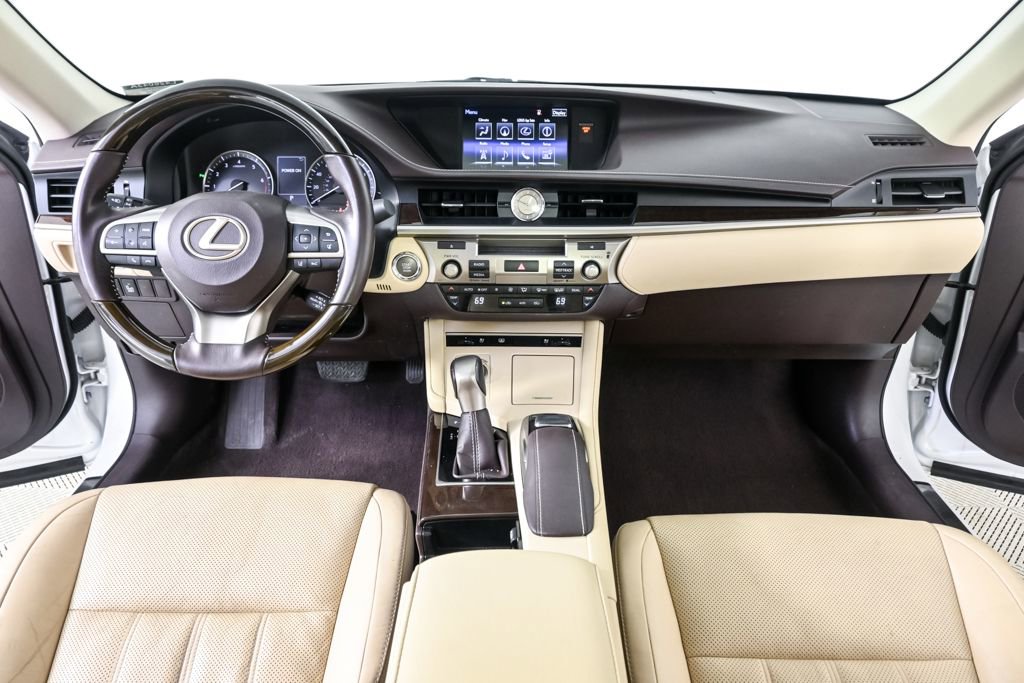 Used 2016 Lexus ES 350 w/ Luxury Package w/Wood Trim image 18