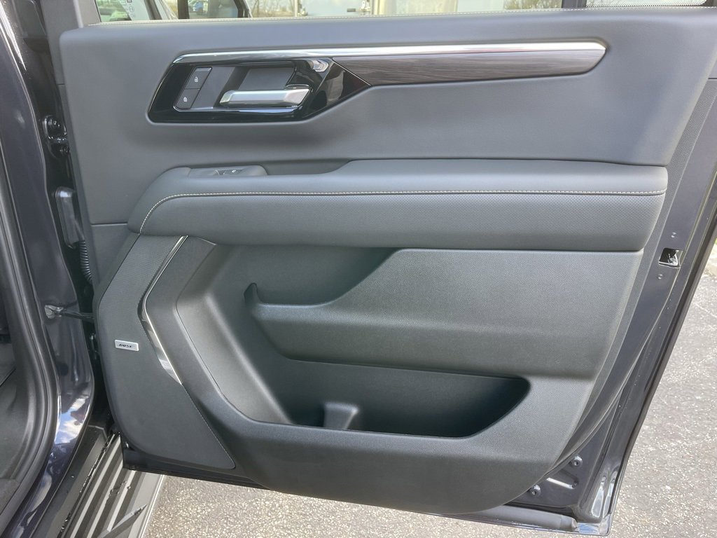 New 2026 Chevrolet Suburban Premier image 29