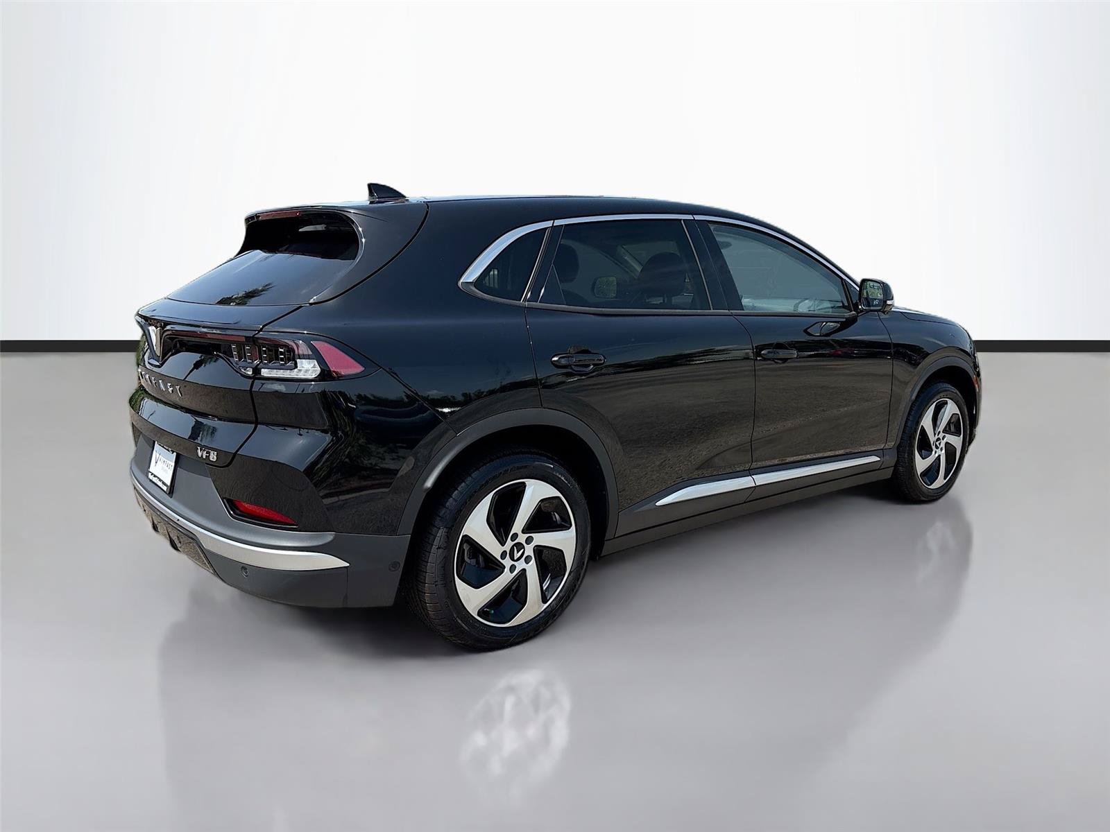 New 2025 VinFast VF 8 Eco AWD/4WD image 7