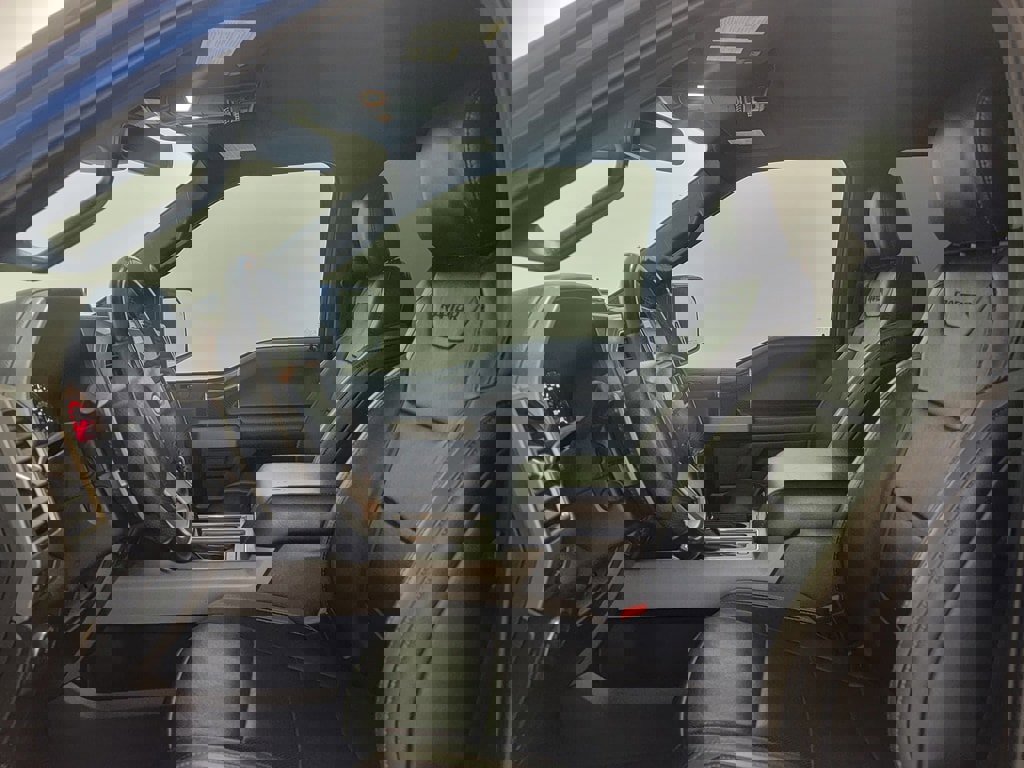 Used 2018 Ford F150 Raptor w/ Equipment Group 802A Luxury image 17