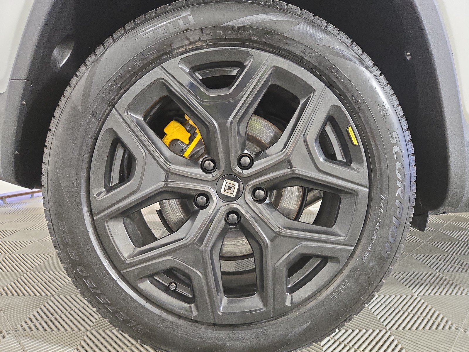 Used 2023 Rivian R1S Launch Edition AWD/4WD image 12