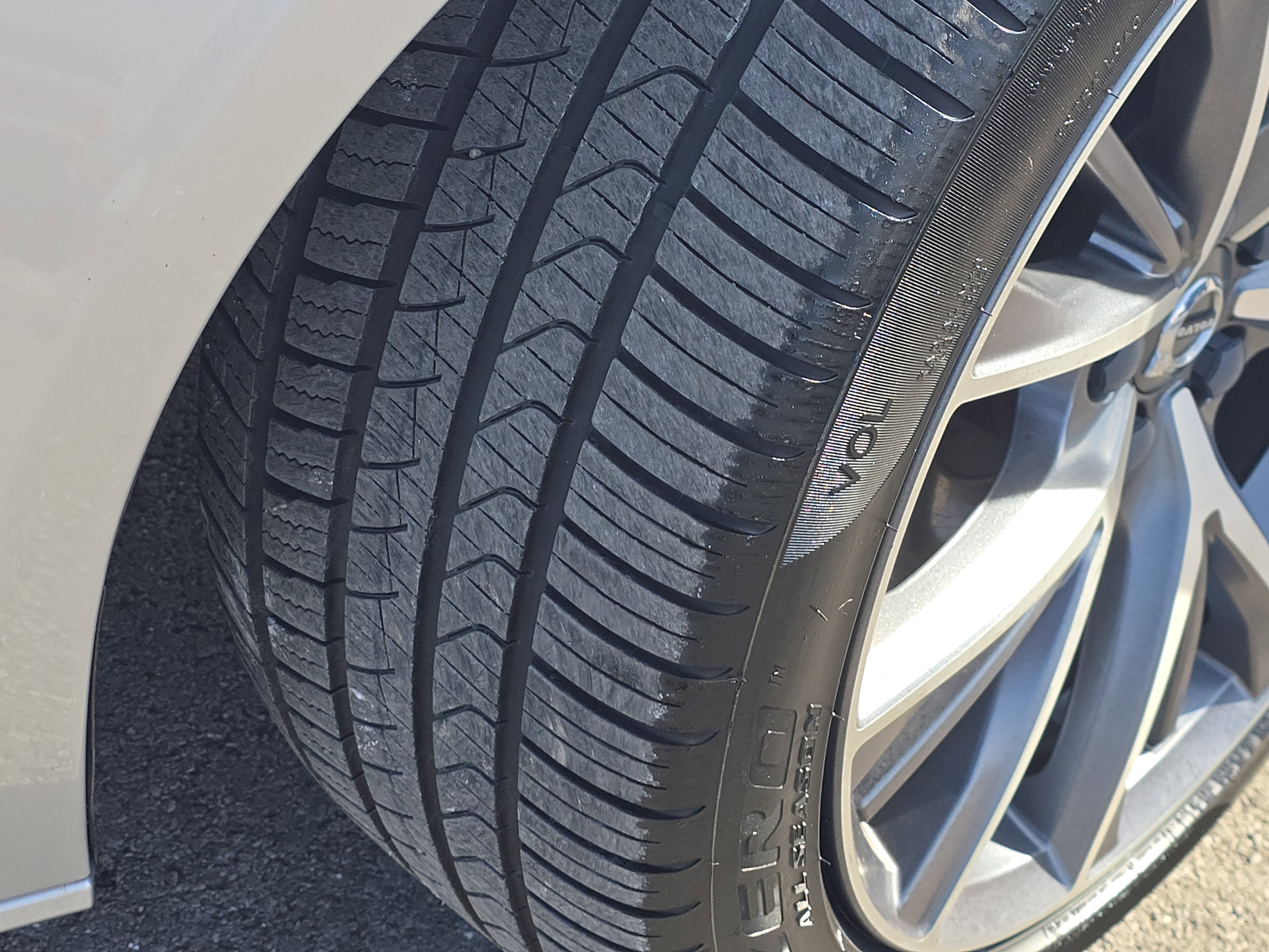 Used 2020 Volvo S90 T8 Inscription image 15