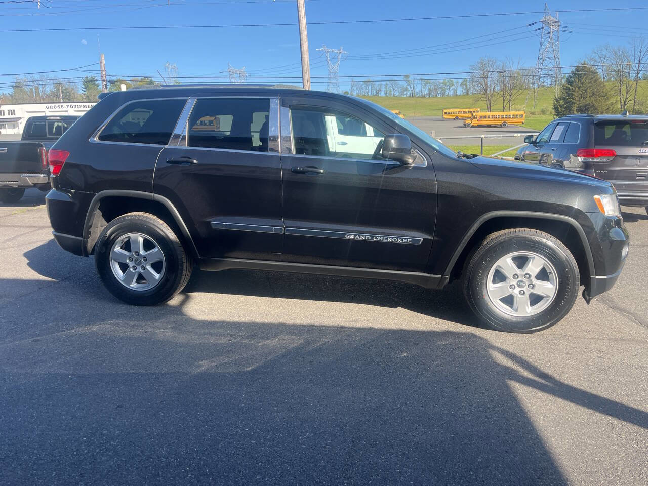 Used 2012 Jeep Grand Cherokee Laredo w/ Laredo E Group AWD/4WD image 5