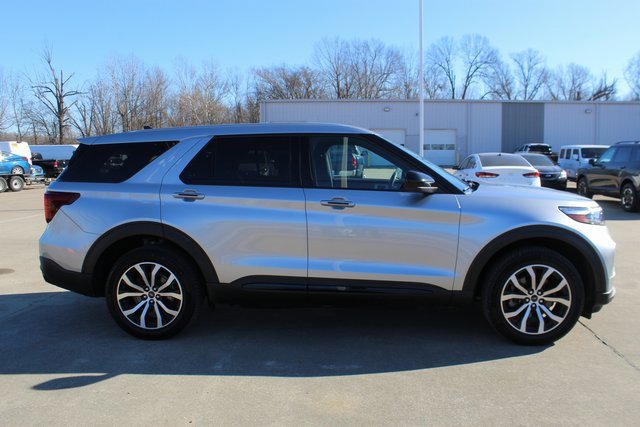 Used 2022 Ford Explorer ST image 5