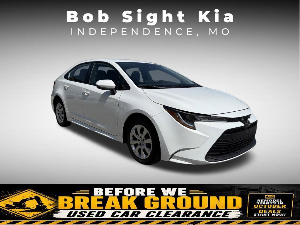 Used 2025 Toyota Corolla LE FWD image 12